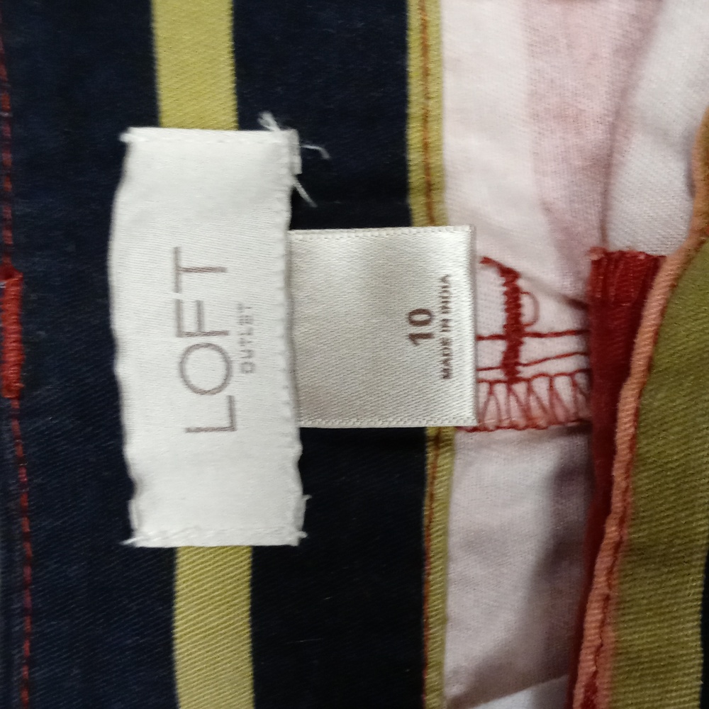 Loft Women Shorts - Picture 4 of 6